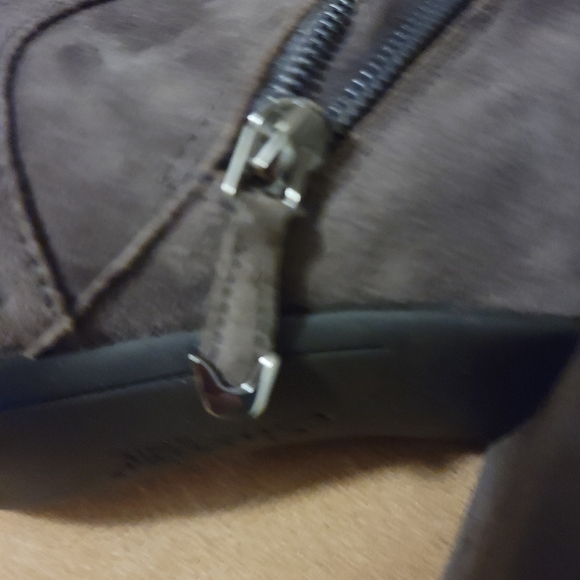 Earthies ladies size 12 suede boots - Picture 5 of 8